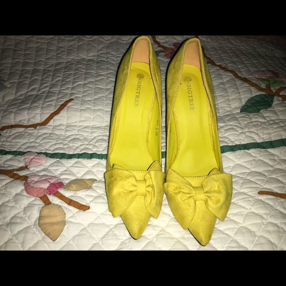 Bigtree euro sz 39 High Heel Yellow Suede w/Bow